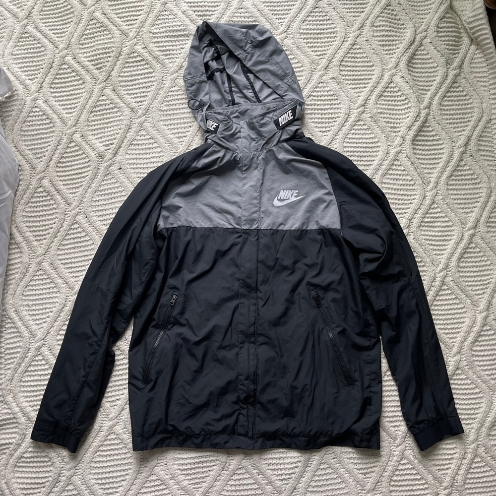 Nike Men’s Black and Gray Windbreaker Jacket